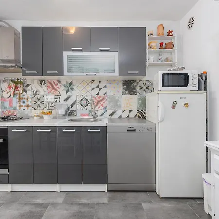 Nice In With Kitchen דירה