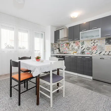 Nice In With Kitchen Appartement Zadar