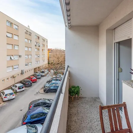 Nice In With Kitchen Appartement *